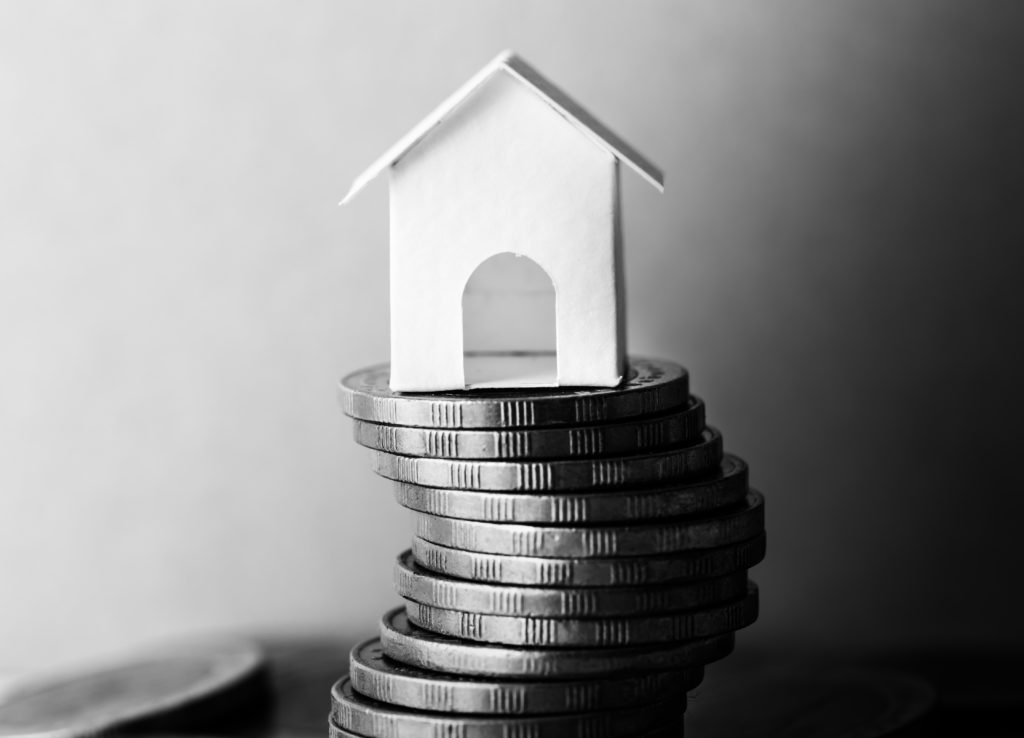 Fiscais fecham imobiliária que aplicou golpe em clientes