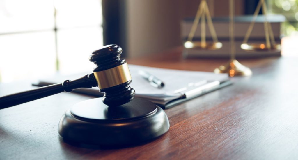 Imóvel alugado para comércio pirata: proprietário responde judicialmente?