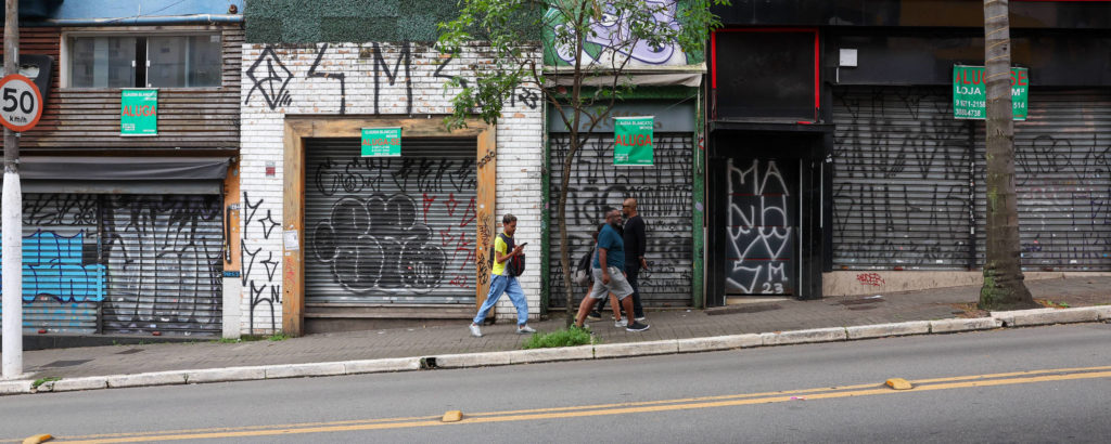 Aluguel alto, IPTU e novos prédios transformam Augusta em rua fantasma em SP