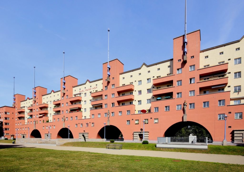 Karl Marx Hof, o mais famosos 'Gemeindebau' de VienaFoto: C.Stadler/Bwag, CC BY-SA 4.0, Wikimedia