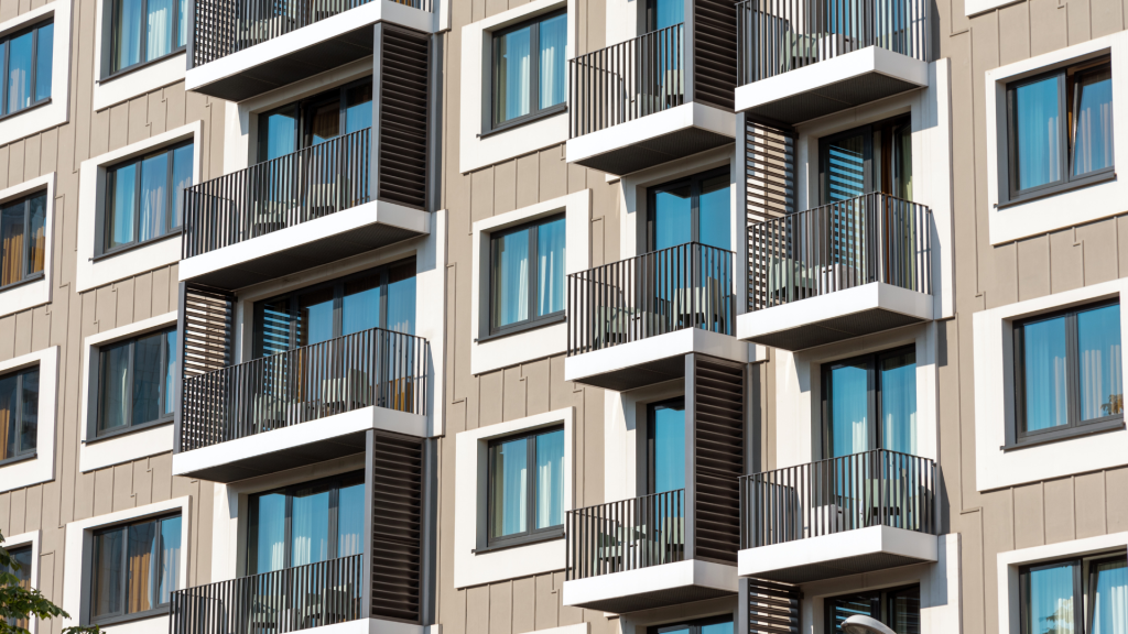 Média de taxa condominial no Brasil equivale a quase 45% do salário mínimo, aponta uCondo