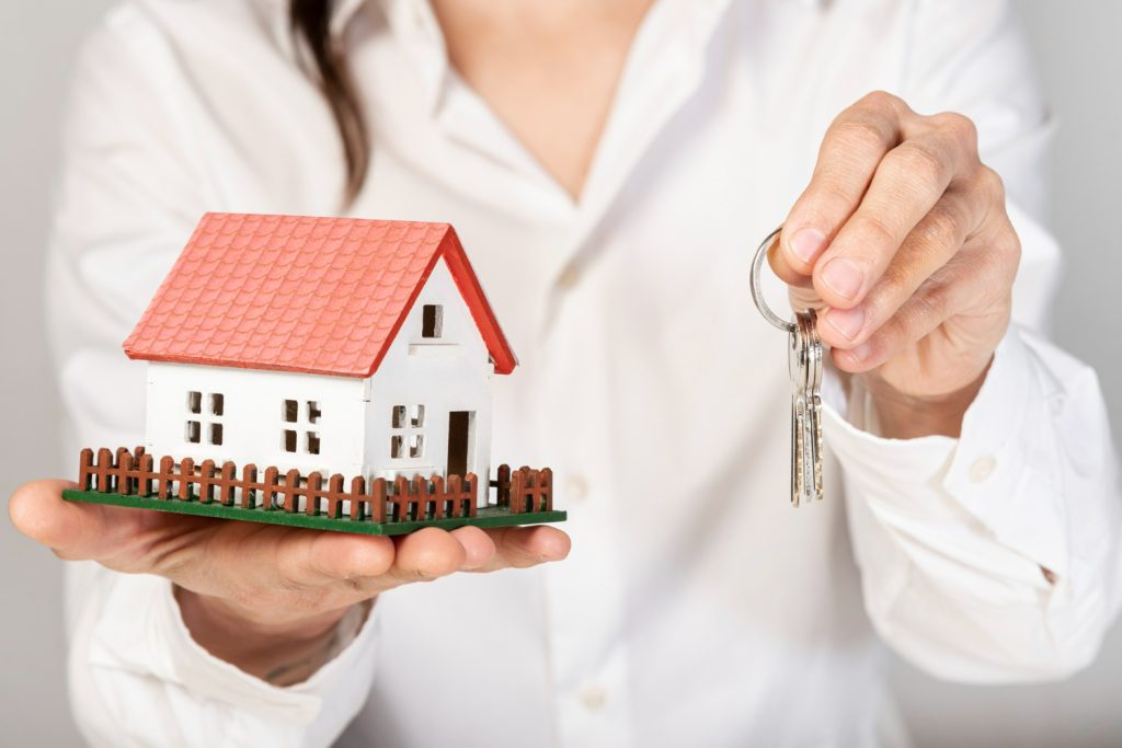 Escassez de recursos e financiamento habitacional no Brasil