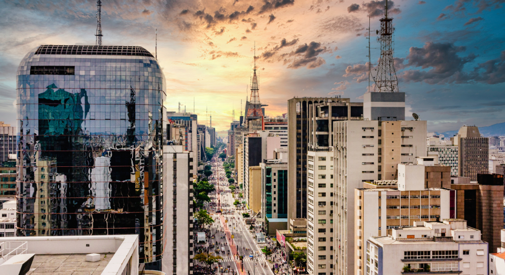 Preço dos imóveis em São Paulo desacelera, mas continua acima do valor real