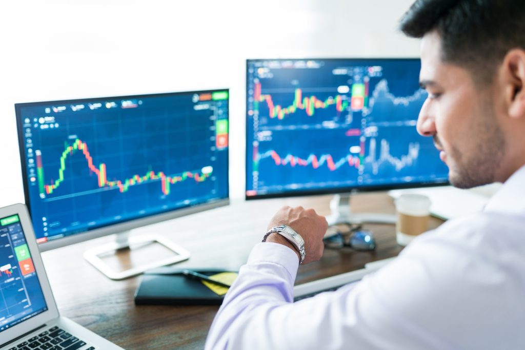 Selic sobe para 12,25% ao ano: desafios e oportunidades para o mercado imobiliário