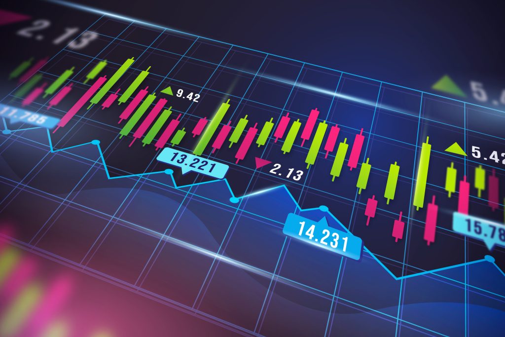 Com a Selic a 15%, economistas avaliam se vale a pena financiar um imóvel agora ou esperar a queda dos juros.