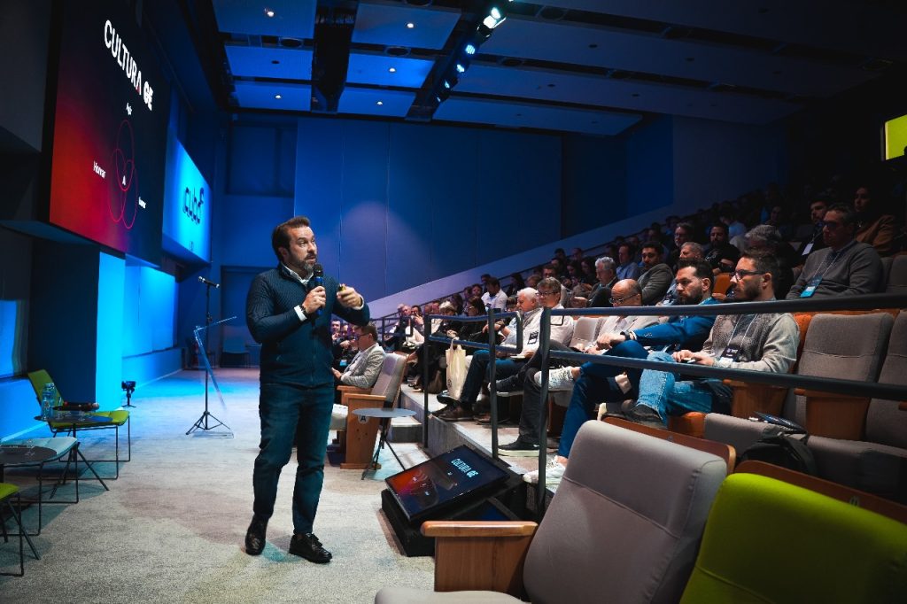 "É tão simples quanto fazer um PIX": Afirma Marconi Bartholi sobre como o blockchain descomplica a compra de imóveis